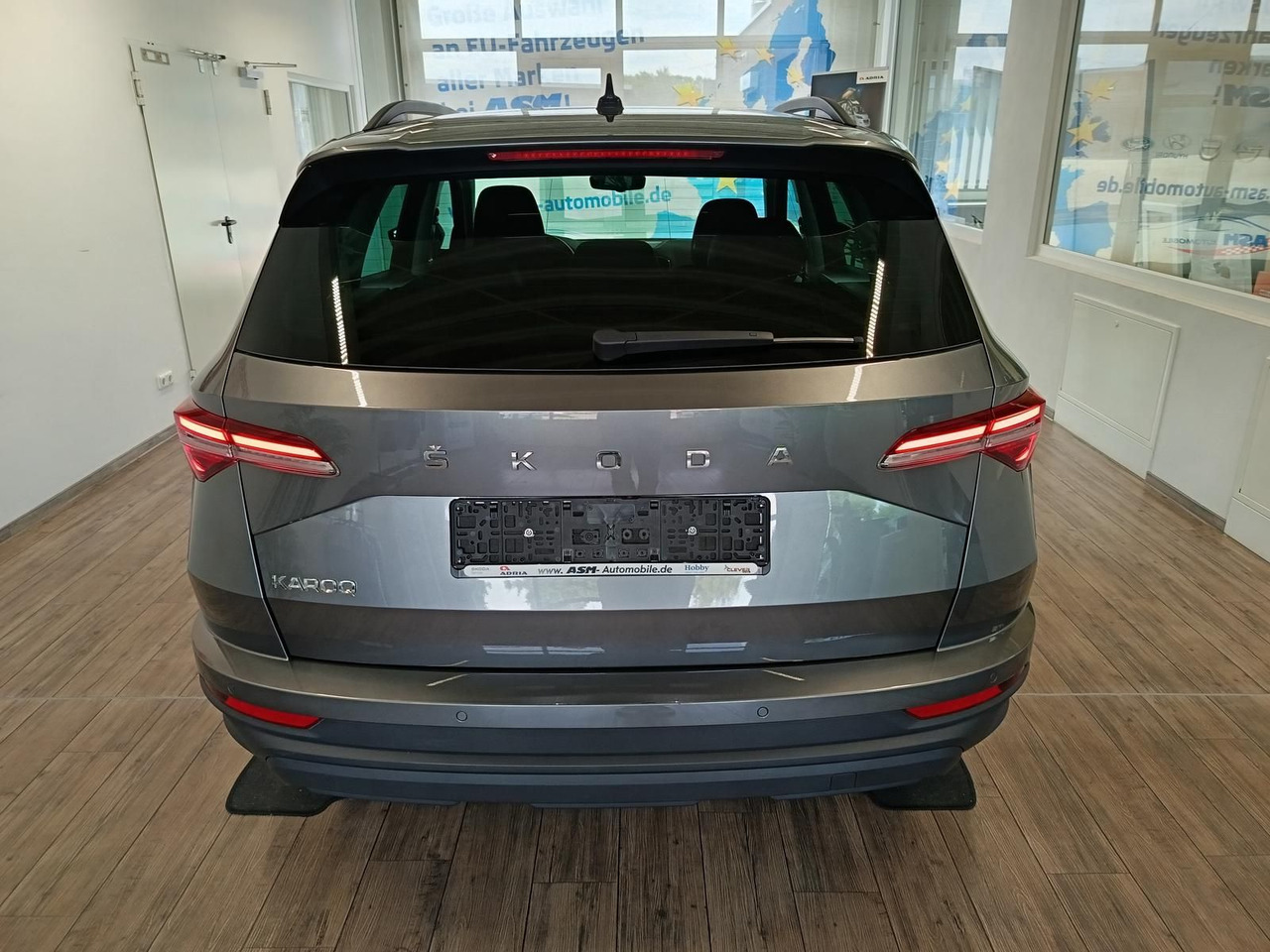 Skoda Karoq Style 1,5TSI DSG*AHK-VORBER*NAVI*LED*R-KAM - Джип: снимка 5 Skoda Karoq Style 1,5TSI DSG*AHK-VORBER*NAVI*LED*R-KAM - Джип: снимка 5