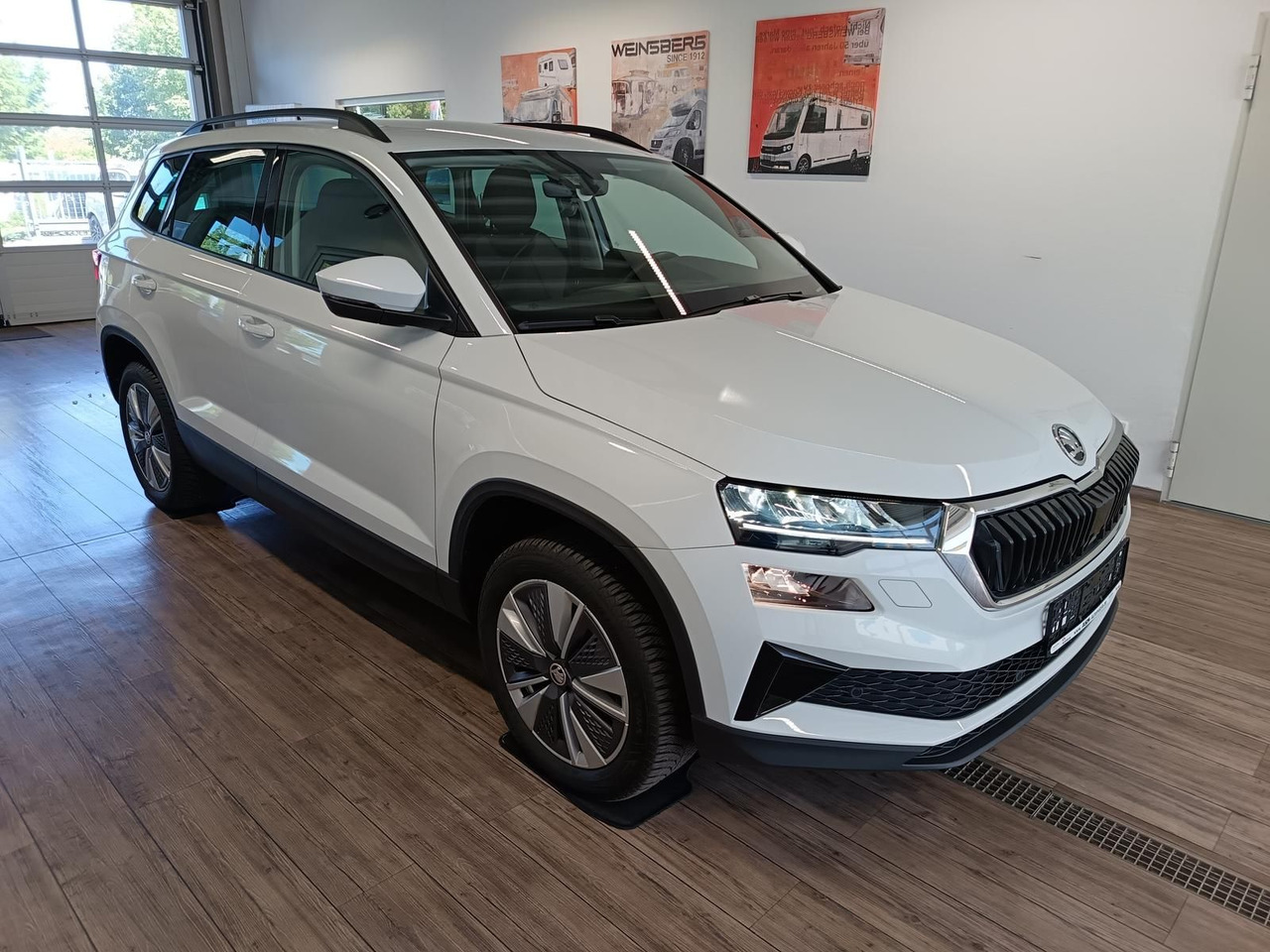 Skoda Karoq Style 1,5TSI DSG*AHK-VORBER*NAVI*LED*R-KAM - Джип: снимка 3 Skoda Karoq Style 1,5TSI DSG*AHK-VORBER*NAVI*LED*R-KAM - Джип: снимка 3