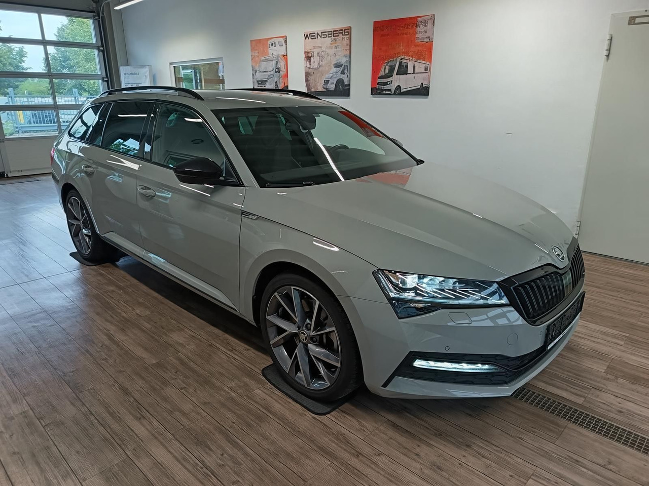 Skoda Superb Combi Sportline 2.0TSI DSG4x4*AHK*DCC*ACC - Комби: снимка 3 Skoda Superb Combi Sportline 2.0TSI DSG4x4*AHK*DCC*ACC - Комби: снимка 3