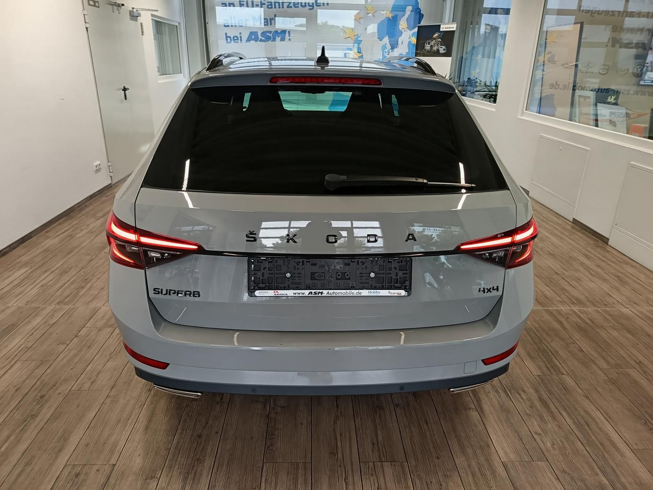 Skoda Superb Combi Sportline 2.0TSI DSG4x4*AHK*DCC*ACC - Комби: снимка 5 Skoda Superb Combi Sportline 2.0TSI DSG4x4*AHK*DCC*ACC - Комби: снимка 5