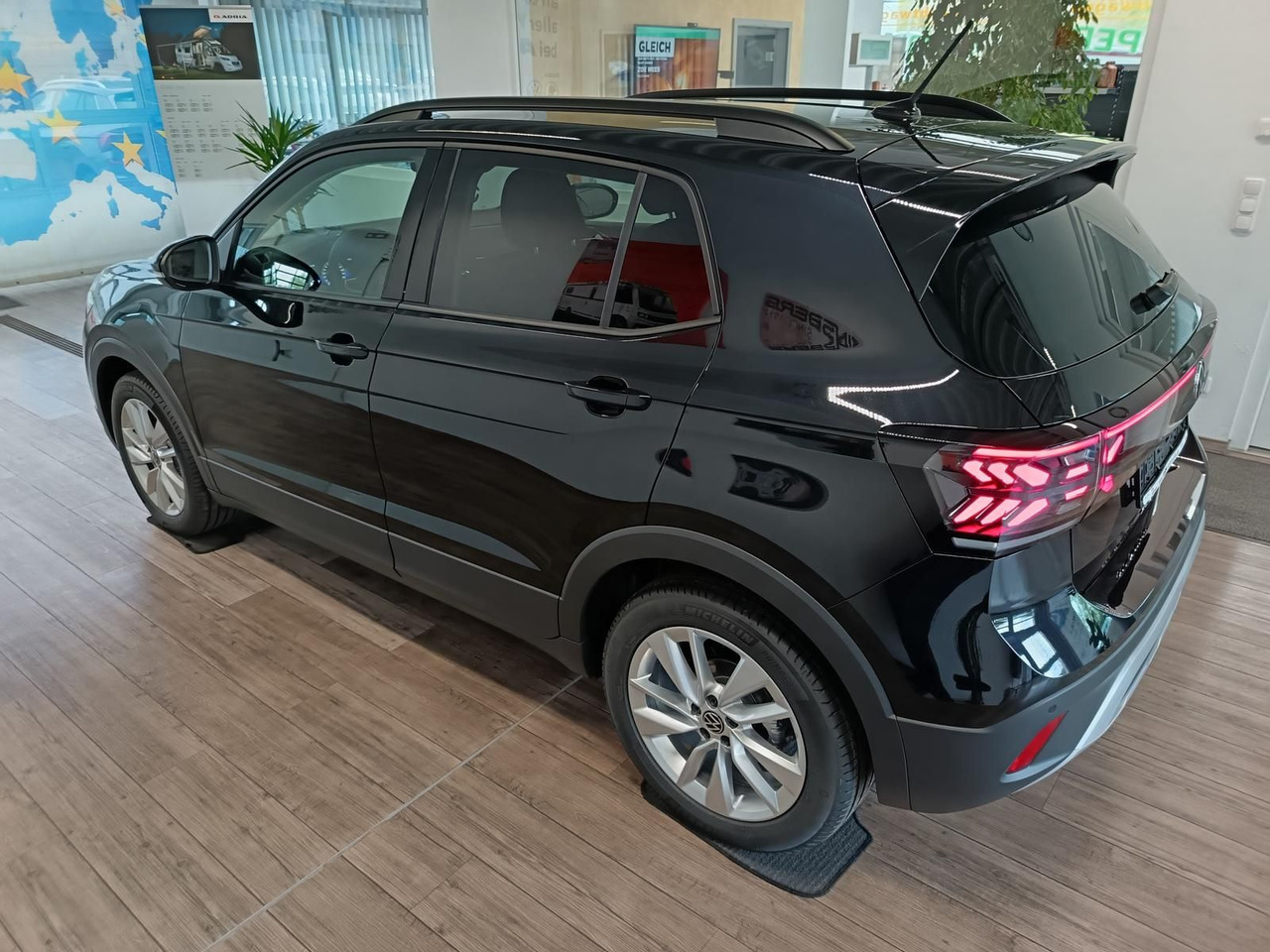 Volkswagen T-Cross Life 1.5 TSI DSG*AHK*MATRIX LED*ACC*SHZ* - Джип: снимка 4 Volkswagen T-Cross Life 1.5 TSI DSG*AHK*MATRIX LED*ACC*SHZ* - Джип: снимка 4