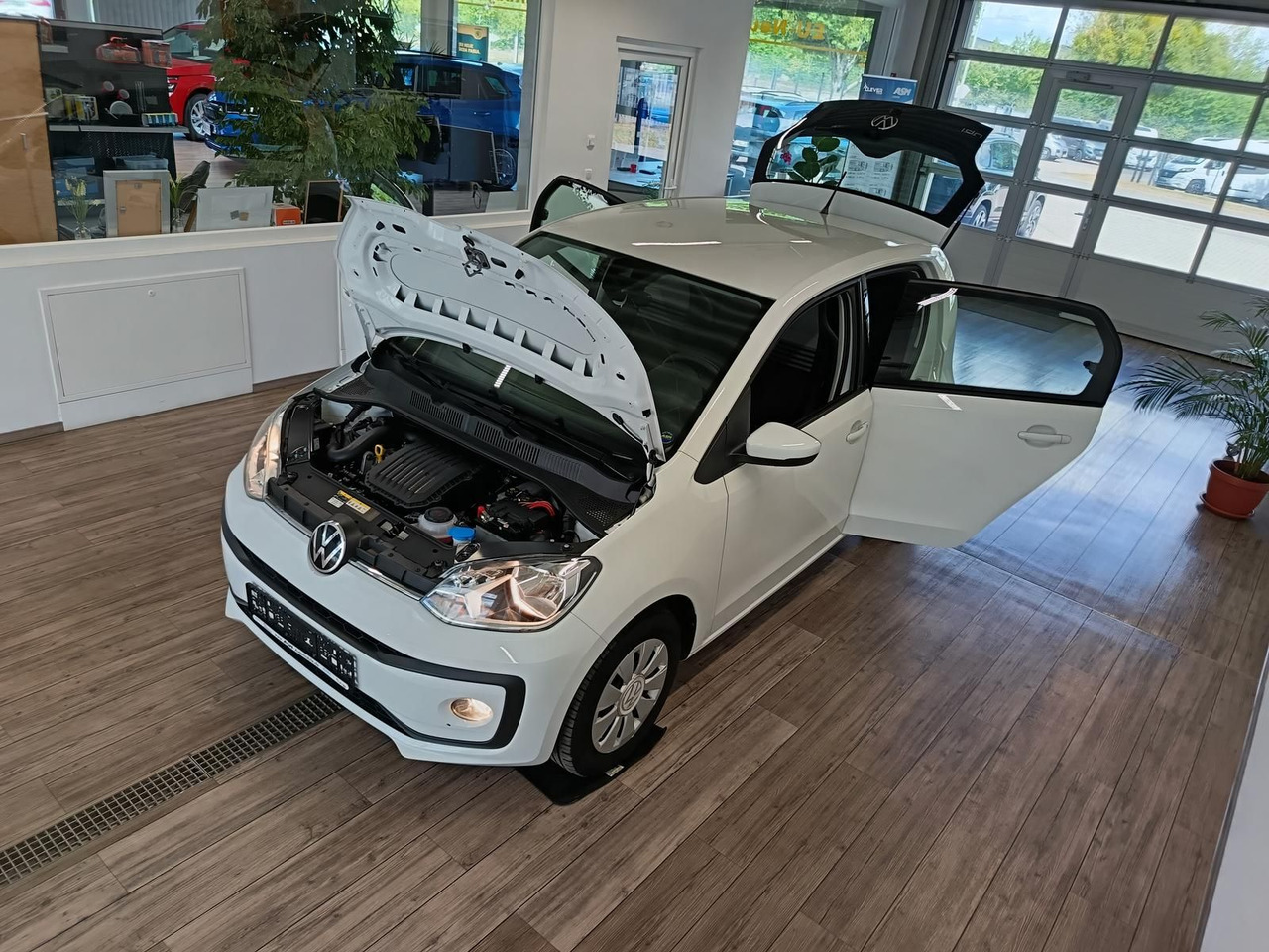 Volkswagen up! move up! 1.0*R-KAM*PDC*SHZ*MAPS+MORE*DAB*NSW - Лек автомобил: снимка 2 Volkswagen up! move up! 1.0*R-KAM*PDC*SHZ*MAPS+MORE*DAB*NSW - Лек автомобил: снимка 2