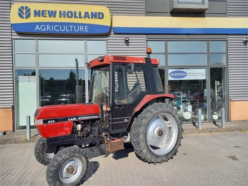 Case IH 695 XL - Трактор: снимка 1 Case IH 695 XL - Трактор: снимка 1