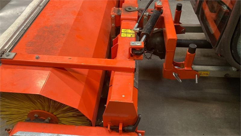 Husqvarna Fejemaskine med sving 5904500-01 - Четка: снимка 2 Husqvarna Fejemaskine med sving 5904500-01 - Четка: снимка 2