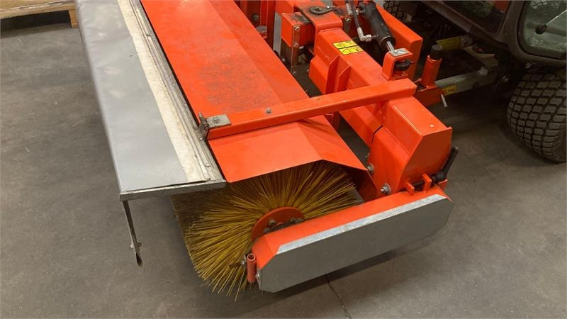 Husqvarna Fejemaskine med sving 5904500-01 - Четка: снимка 1 Husqvarna Fejemaskine med sving 5904500-01 - Четка: снимка 1