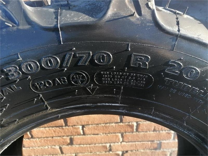 Kleber 300/70R20 - Гума за Комунална/ Специална техника: снимка 4 Kleber 300/70R20 - Гума за Комунална/ Специална техника: снимка 4