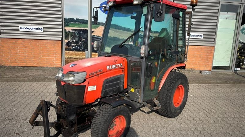 Kubota B2530 HST B2530  - Трактор за комунални дейности: снимка 1 Kubota B2530 HST B2530  - Трактор за комунални дейности: снимка 1