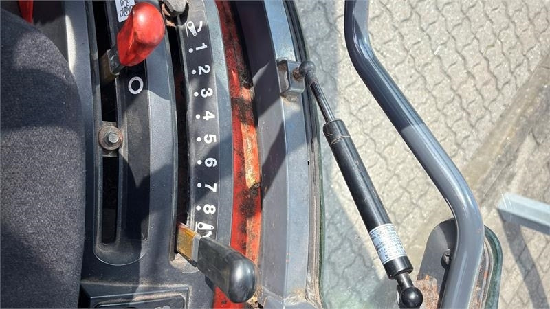 Kubota B2530 HST B2530  - Трактор за комунални дейности: снимка 4 Kubota B2530 HST B2530  - Трактор за комунални дейности: снимка 4