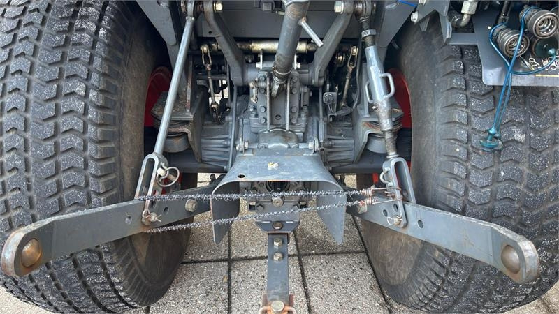 Kubota STW37 Kompakttraktor  - Трактор за комунални дейности: снимка 5 Kubota STW37 Kompakttraktor  - Трактор за комунални дейности: снимка 5