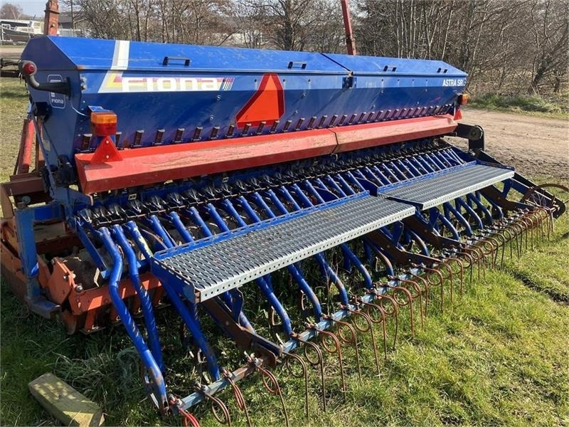 Kuhn HR 4002 Med Fiona Astra SR - Комбинирана сеялка: снимка 4 Kuhn HR 4002 Med Fiona Astra SR - Комбинирана сеялка: снимка 4
