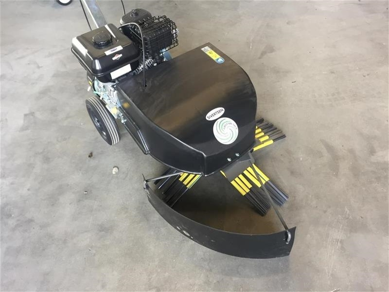 Kwern Greenbuster Pro III 8x3 Inkl. afdækningsskær - Мотоблок: снимка 1 Kwern Greenbuster Pro III 8x3 Inkl. afdækningsskær - Мотоблок: снимка 1