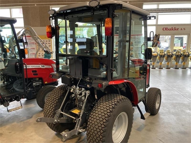 Massey Ferguson 1740 HC - Трактор за комунални дейности: снимка 3 Massey Ferguson 1740 HC - Трактор за комунални дейности: снимка 3