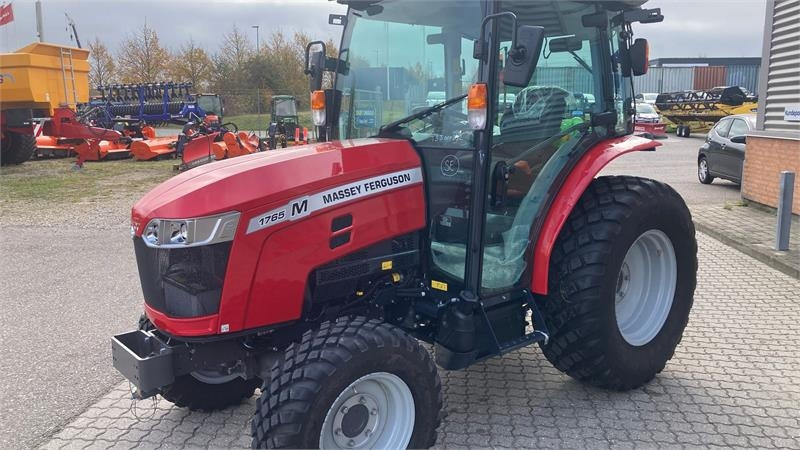 Massey Ferguson 1765 M HC  - Трактор за комунални дейности: снимка 3 Massey Ferguson 1765 M HC  - Трактор за комунални дейности: снимка 3