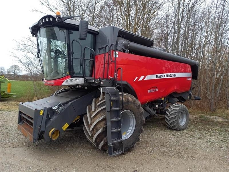 Massey Ferguson 9380 DELTA 35 fods Powerflow - Зърнокомбайн: снимка 1 Massey Ferguson 9380 DELTA 35 fods Powerflow - Зърнокомбайн: снимка 1