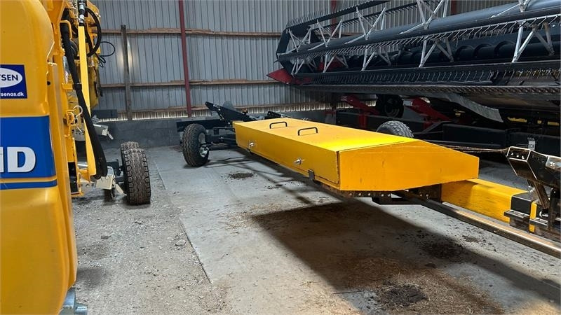 New Holland 4 hjulet skærebordsvogn - Количка за хедер: снимка 2 New Holland 4 hjulet skærebordsvogn - Количка за хедер: снимка 2