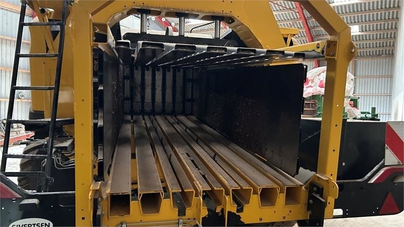 New Holland BB 1290 RC HD - Сламопреса за квадратни бали: снимка 4 New Holland BB 1290 RC HD - Сламопреса за квадратни бали: снимка 4