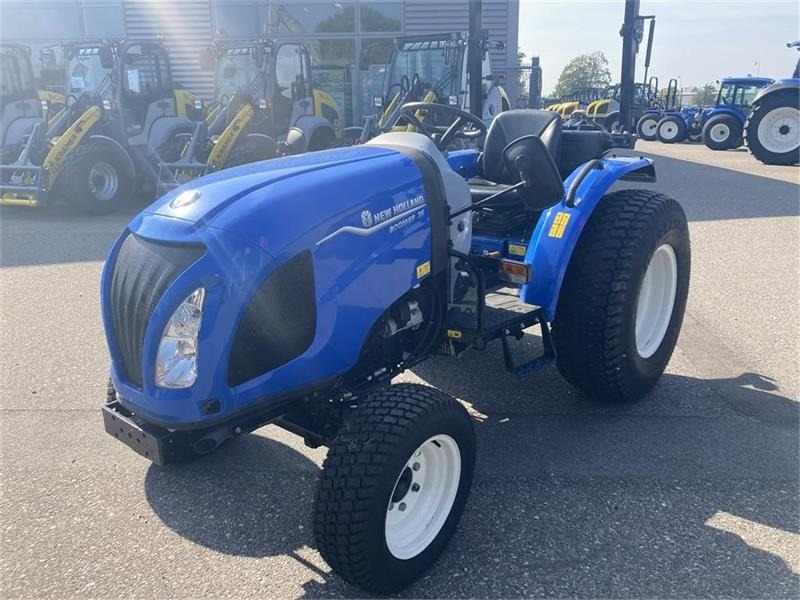 New Holland BOOMER 35 HST - Трактор за комунални дейности: снимка 3 New Holland BOOMER 35 HST - Трактор за комунални дейности: снимка 3