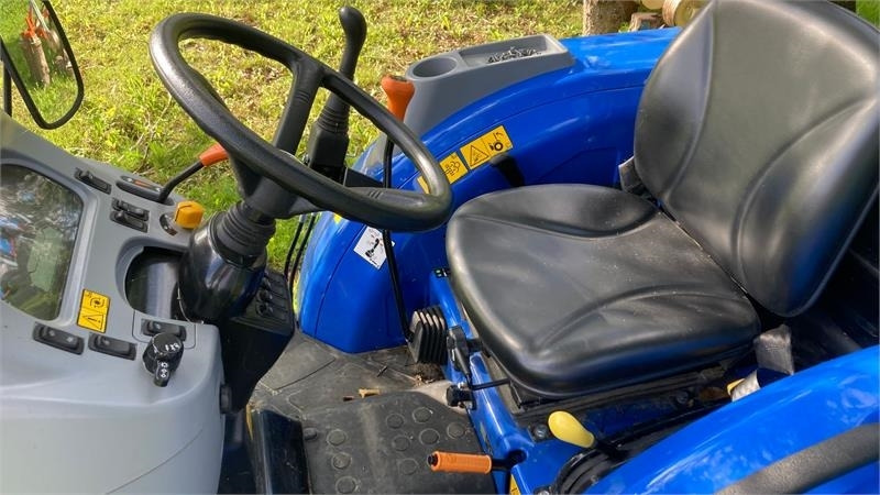 New Holland Boomer 55 - Трактор за комунални дейности: снимка 4 New Holland Boomer 55 - Трактор за комунални дейности: снимка 4