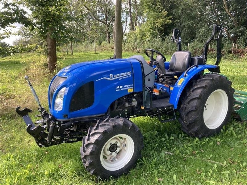 New Holland Boomer 55 HST med frontlift - Трактор за комунални дейности: снимка 1 New Holland Boomer 55 HST med frontlift - Трактор за комунални дейности: снимка 1