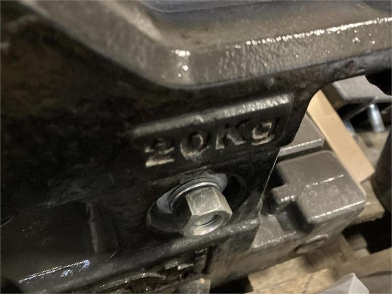 New Holland Boomer til 35-40-50-55 - Противовес: снимка 5 New Holland Boomer til 35-40-50-55 - Противовес: снимка 5