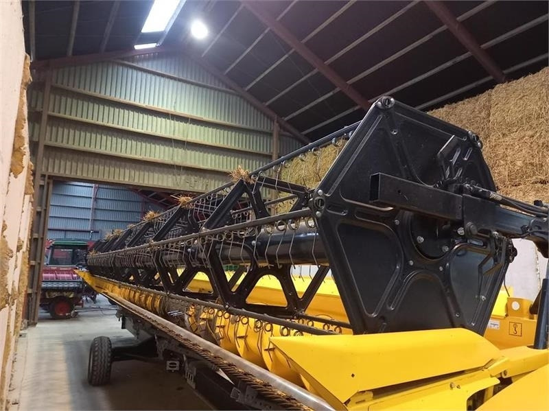 Зърнокомбайн New Holland CR9.80: снимка 10