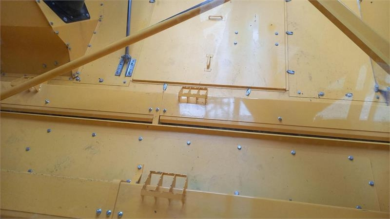 Зърнокомбайн New Holland CX8.80 SLH med 25 fods Varifeed: снимка 9 Зърнокомбайн New Holland CX8.80 SLH med 25 fods Varifeed: снимка 9