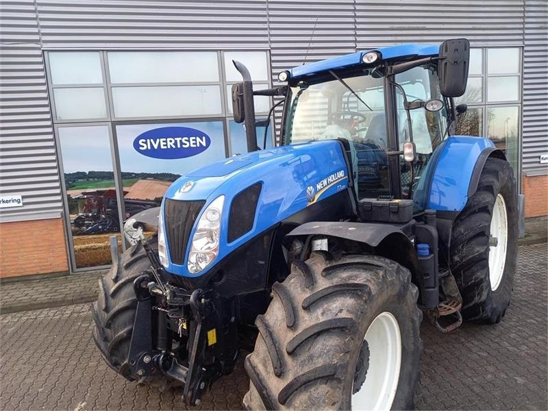 New Holland T7.220 - Трактор: снимка 1 New Holland T7.220 - Трактор: снимка 1