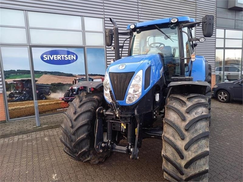 New Holland T7.220 - Трактор: снимка 3 New Holland T7.220 - Трактор: снимка 3