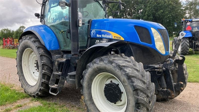 New Holland T7030 - Трактор: снимка 4 New Holland T7030 - Трактор: снимка 4