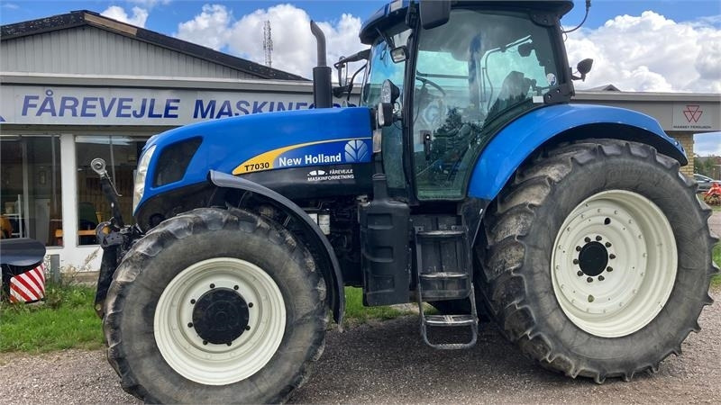 New Holland T7030 - Трактор: снимка 1 New Holland T7030 - Трактор: снимка 1