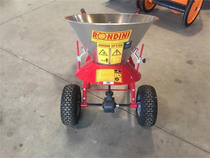 Rondini SPM 50 - Машина за разпръскване на сол/ Пясък: снимка 2 Rondini SPM 50 - Машина за разпръскване на сол/ Пясък: снимка 2