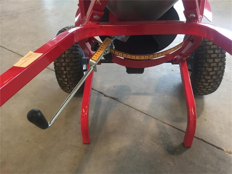 Rondini SPM 50 - Машина за разпръскване на сол/ Пясък: снимка 4 Rondini SPM 50 - Машина за разпръскване на сол/ Пясък: снимка 4