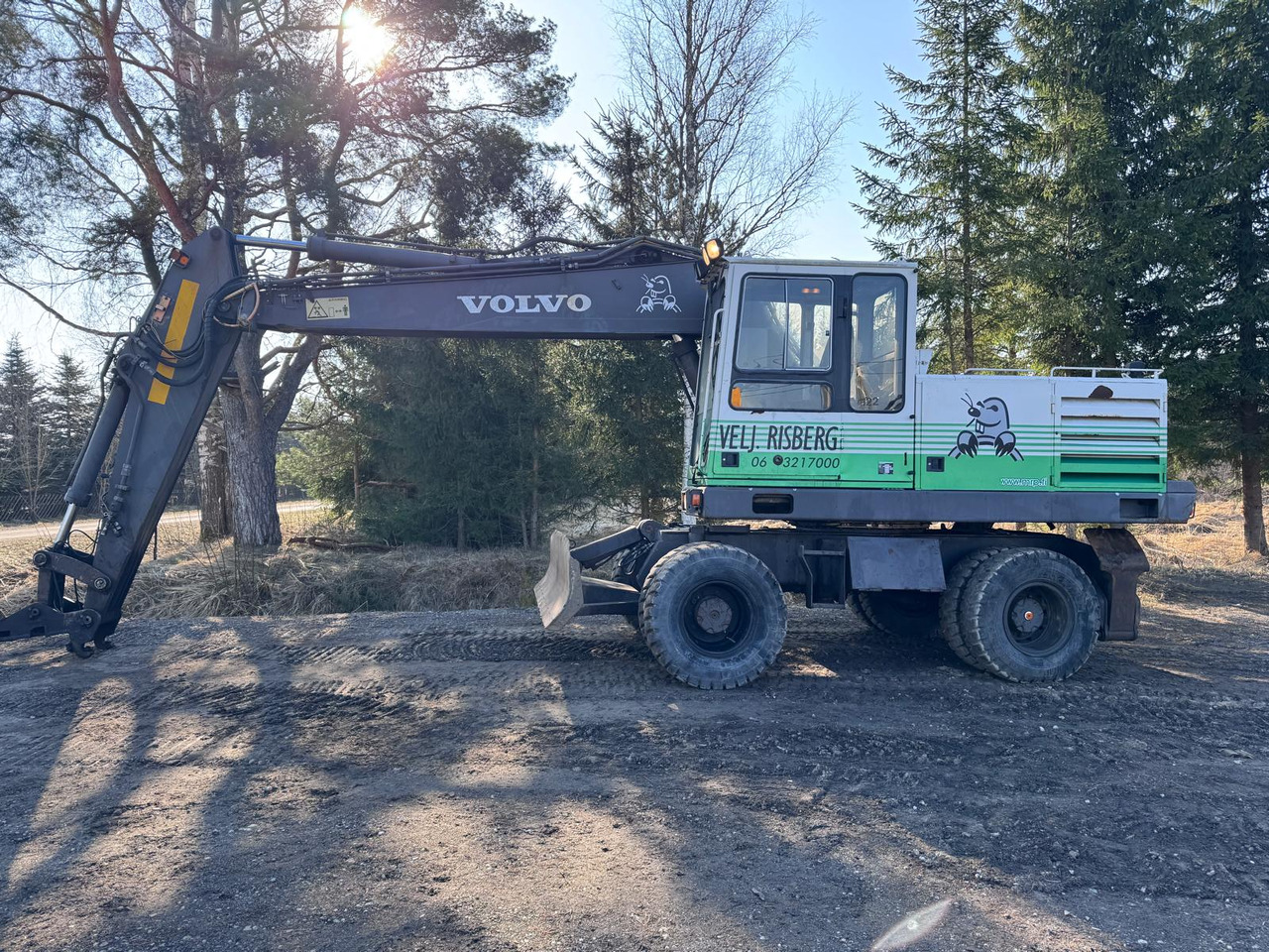 VOLVO EW200 - Колесен багер: снимка 2 VOLVO EW200 - Колесен багер: снимка 2