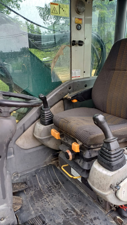 Колесен багер Volvo EW140: снимка 8