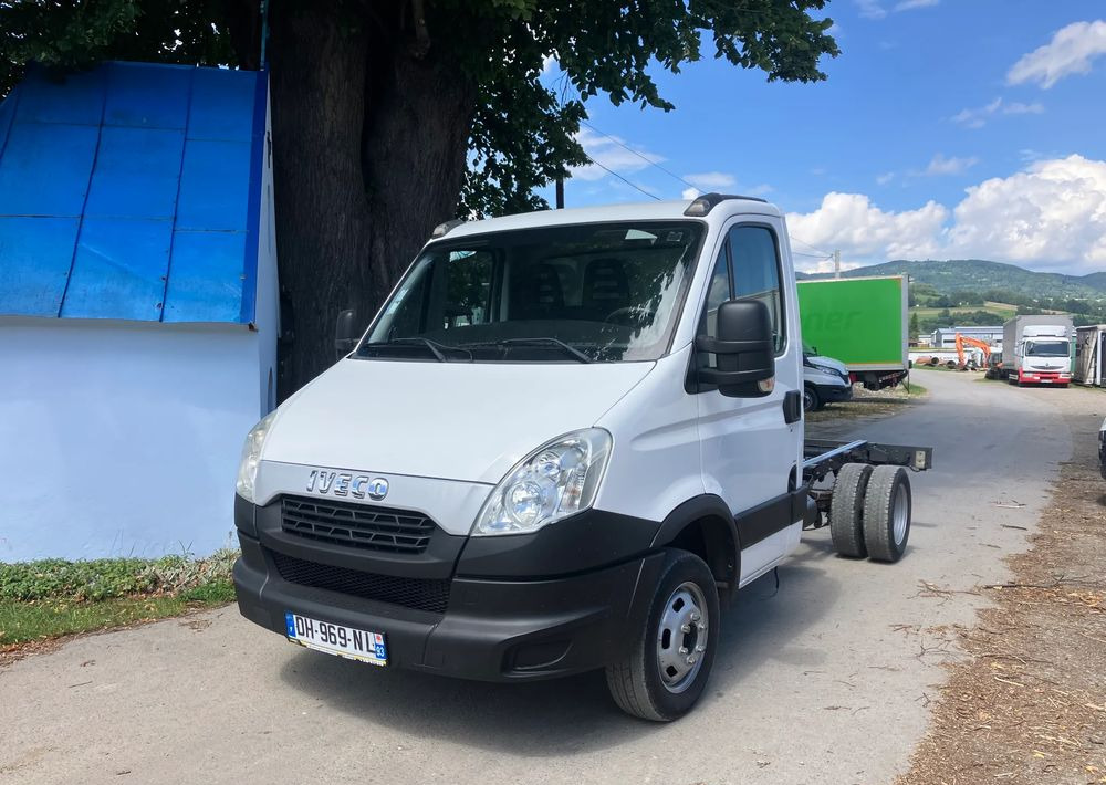 Iveco DAILY 35C13 ramo do zabudowy kiper wywrotka - Шаси кабина: снимка 1 Iveco DAILY 35C13 ramo do zabudowy kiper wywrotka - Шаси кабина: снимка 1