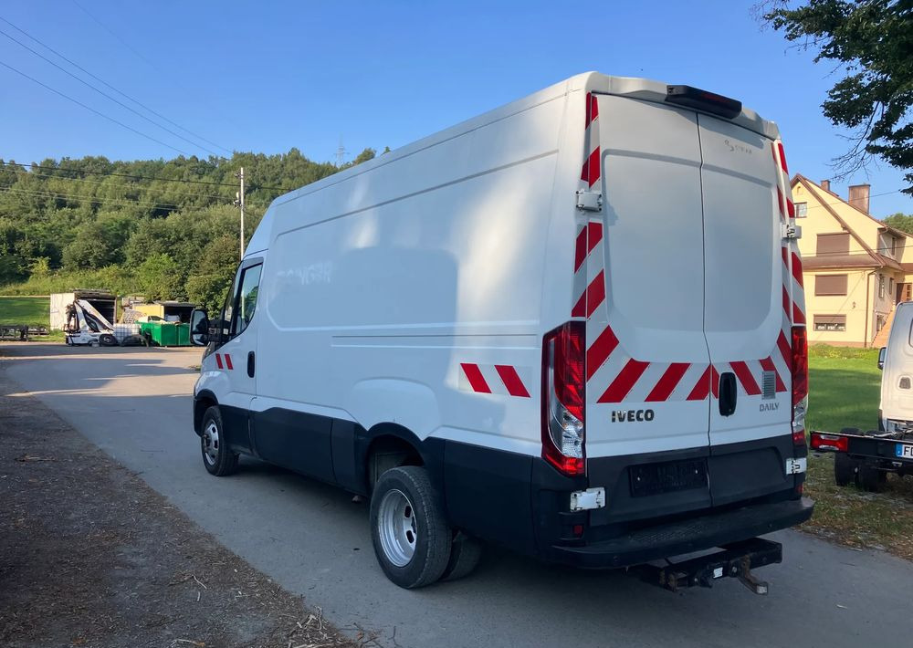 Iveco Daily 35c16 blaszak KLIMA SPROWADZONY serwisówka - Товарен бус: снимка 4 Iveco Daily 35c16 blaszak KLIMA SPROWADZONY serwisówka - Товарен бус: снимка 4