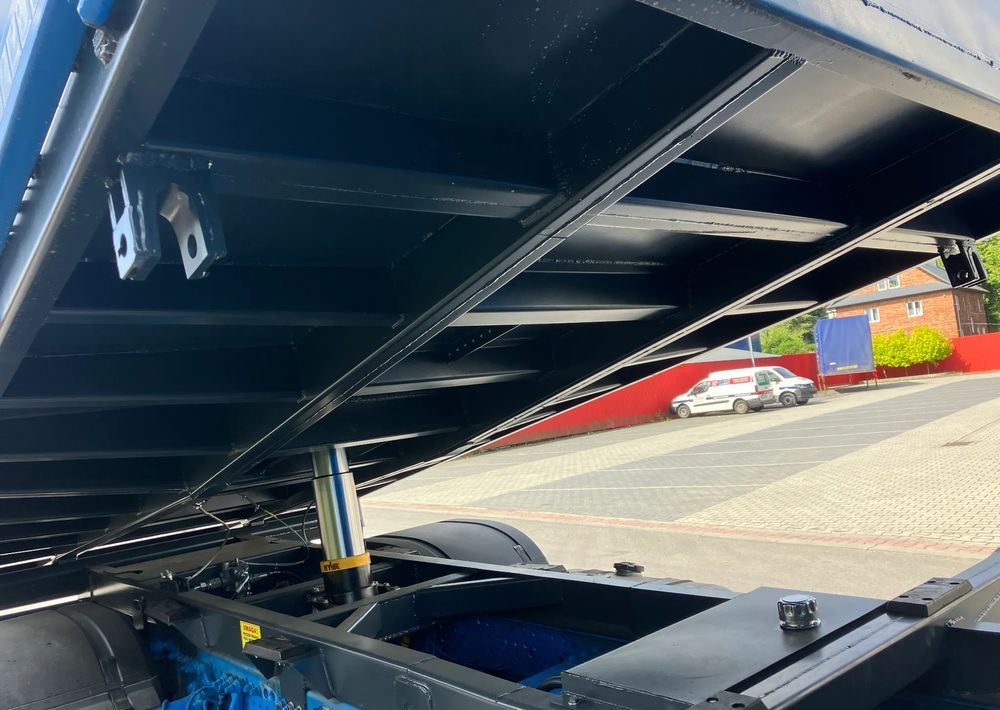 Mercedes-Benz ANTOS 1830 solidny kiper wywrotka blokada mostu - Самосвал камион: снимка 4 Mercedes-Benz ANTOS 1830 solidny kiper wywrotka blokada mostu - Самосвал камион: снимка 4