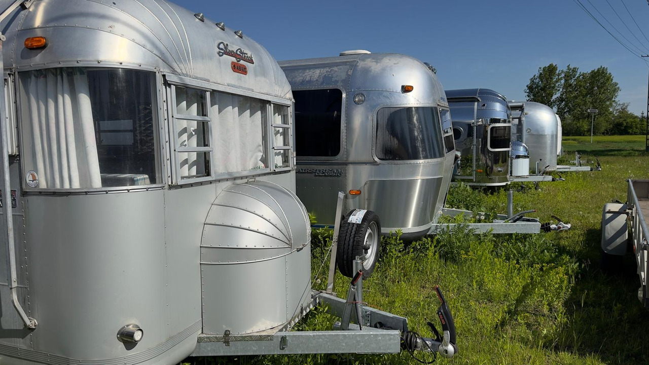 1992 Airstream Classic 1992 Airstream Classic – Fully Rebuilt Vintage Travel Trailer - Търговска каравана: снимка 3 1992 Airstream Classic 1992 Airstream Classic – Fully Rebuilt Vintage Travel Trailer - Търговска каравана: снимка 3