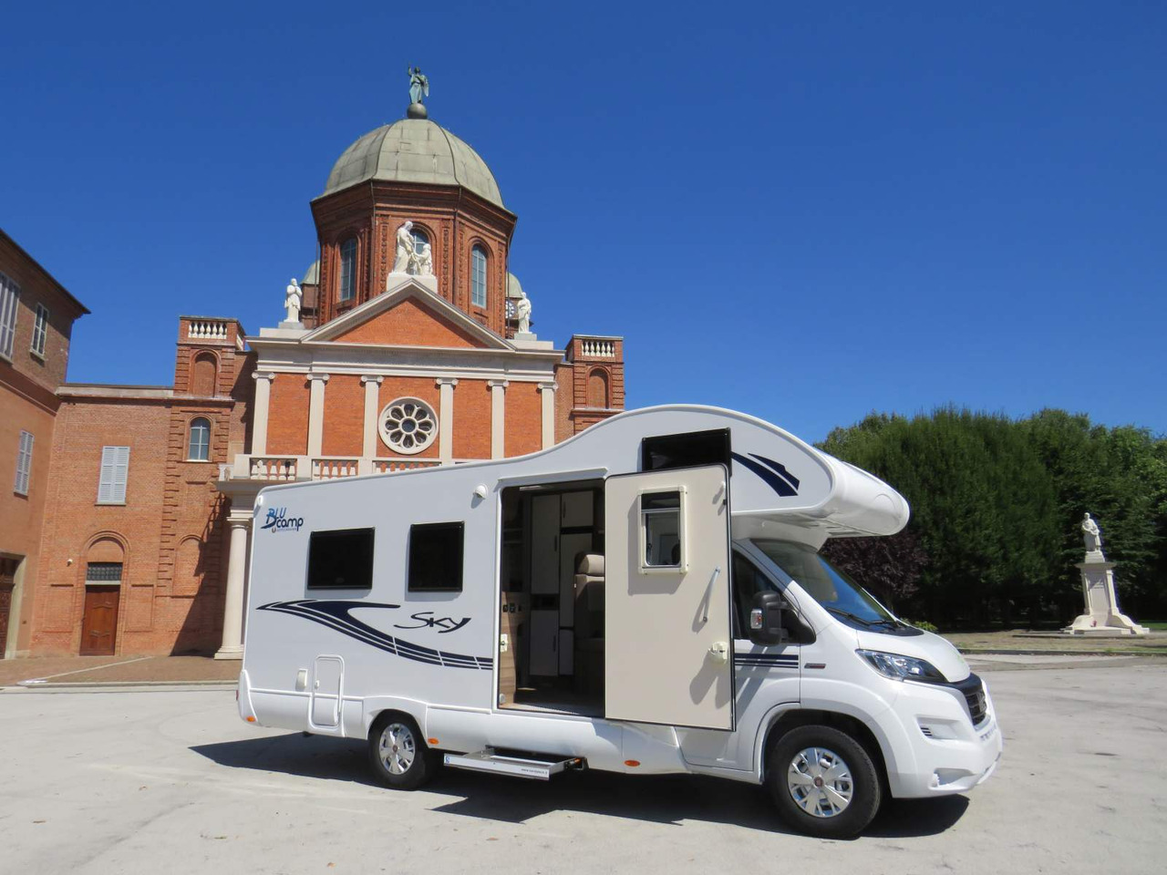 Fiat Ducato RETRACTABLE PLATFORM (300KG CAPACITY) - Алковен кемпер: снимка 5 Fiat Ducato RETRACTABLE PLATFORM (300KG CAPACITY) - Алковен кемпер: снимка 5