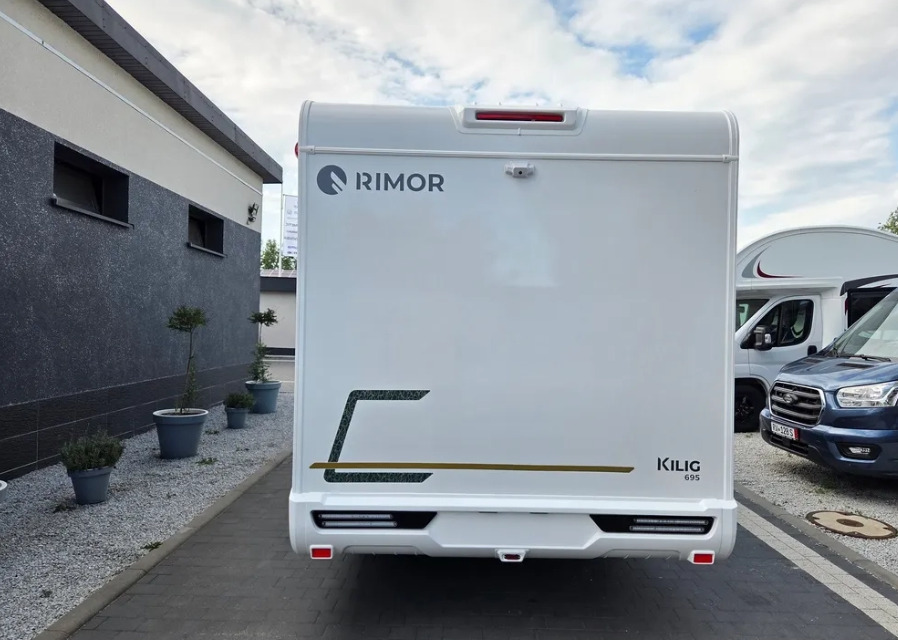 RIMOR Rimor KILIG 695 NEW Retrofitted 5-Passenger Winterized Camera Navigation - Кемпер ван: снимка 4 RIMOR Rimor KILIG 695 NEW Retrofitted 5-Passenger Winterized Camera Navigation - Кемпер ван: снимка 4