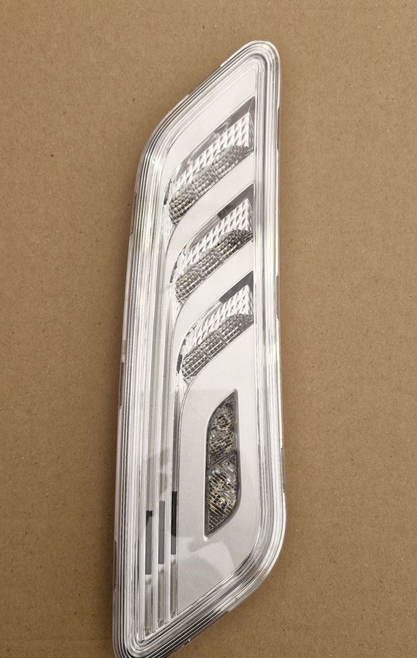 DAF XG XF LAMPKA OŚWIETLENIE KABINY 2313448 - Кабина и интериор за Камион: снимка 1 DAF XG XF LAMPKA OŚWIETLENIE KABINY 2313448 - Кабина и интериор за Камион: снимка 1