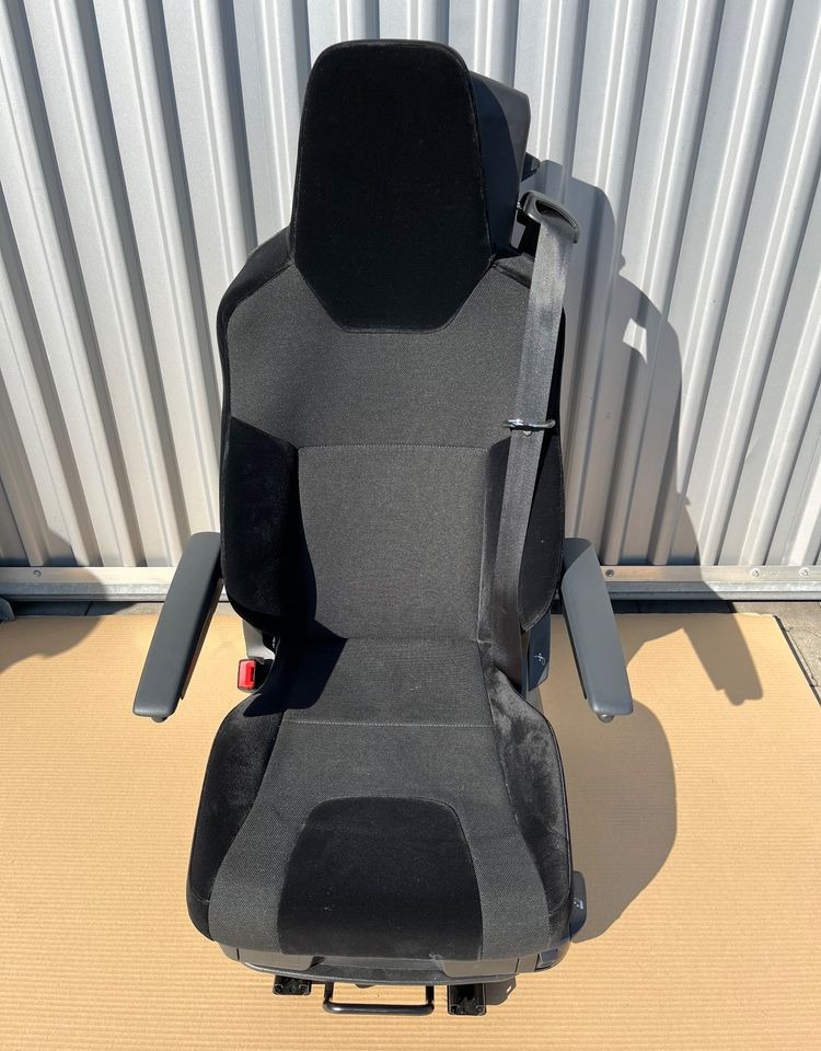 NOWY Fotel kierowcy MAN TG3 TGX nowy model siedzenie lewe - Кабина и интериор за Камион: снимка 1 NOWY Fotel kierowcy MAN TG3 TGX nowy model siedzenie lewe - Кабина и интериор за Камион: снимка 1