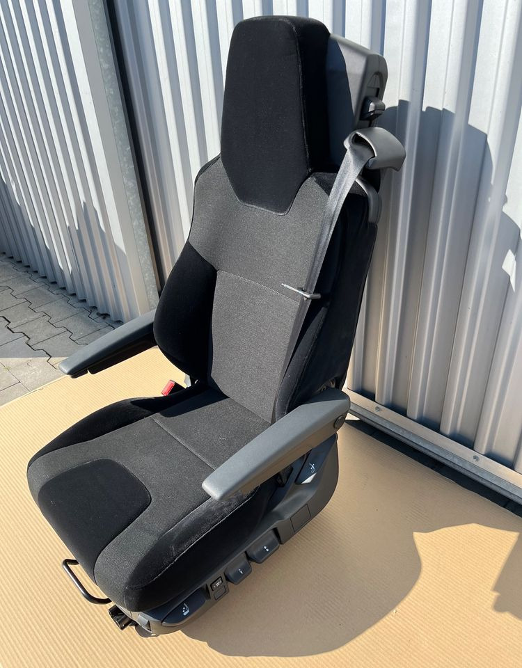 NOWY Fotel kierowcy MAN TG3 TGX nowy model siedzenie lewe - Кабина и интериор за Камион: снимка 2 NOWY Fotel kierowcy MAN TG3 TGX nowy model siedzenie lewe - Кабина и интериор за Камион: снимка 2