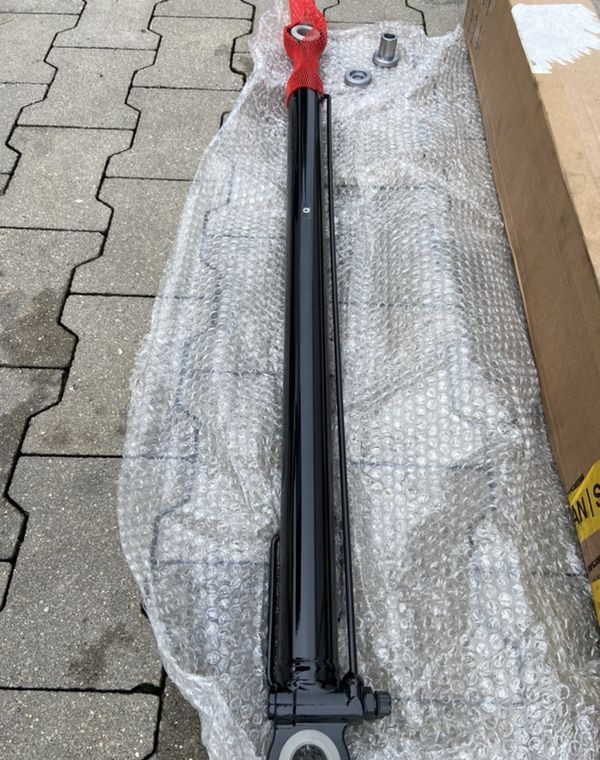 NOWY siłownik podnoszenia kabiny MAN TGX TGS - Окачване на кабината за Камион: снимка 2 NOWY siłownik podnoszenia kabiny MAN TGX TGS - Окачване на кабината за Камион: снимка 2