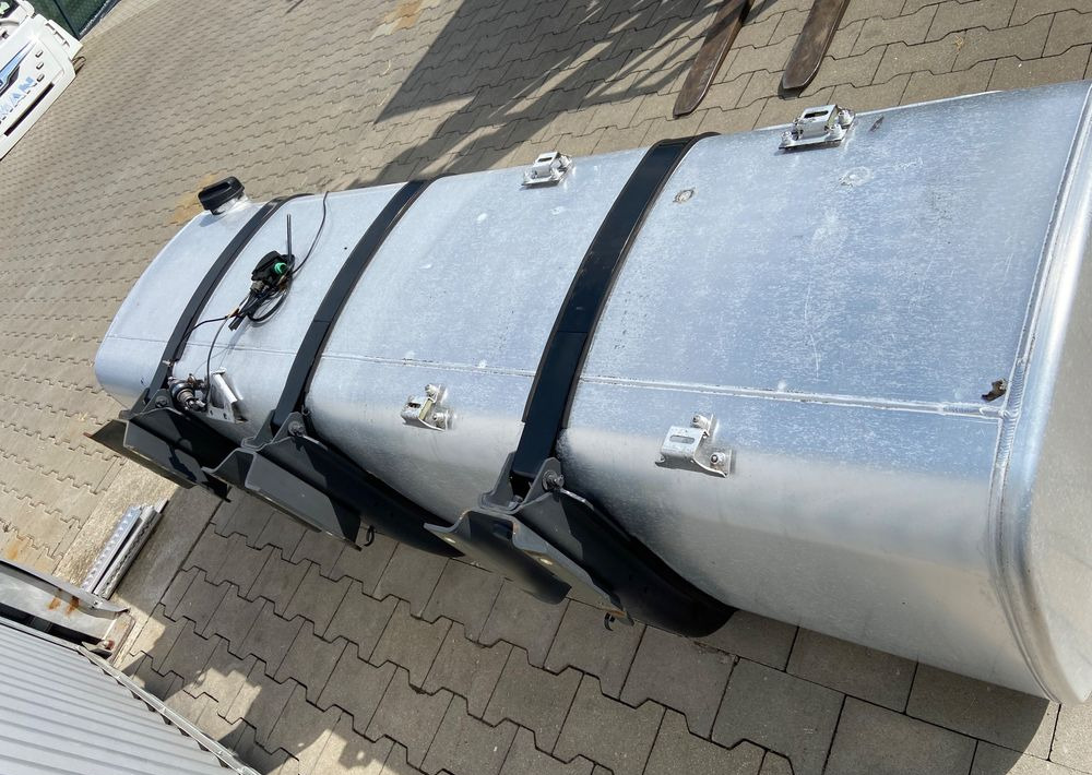 Zbiornik paliwa DAF XF CF 845 litrów bak kompletny - Резервоар за гориво за Камион: снимка 4 Zbiornik paliwa DAF XF CF 845 litrów bak kompletny - Резервоар за гориво за Камион: снимка 4