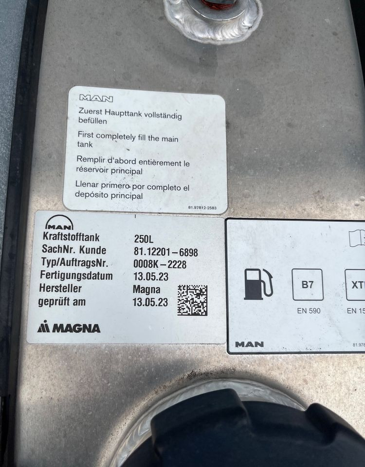 Zbiornik paliwa MAN TGX TGS 250 litrów kompletny - Горивна система за Камион: снимка 4 Zbiornik paliwa MAN TGX TGS 250 litrów kompletny - Горивна система за Камион: снимка 4