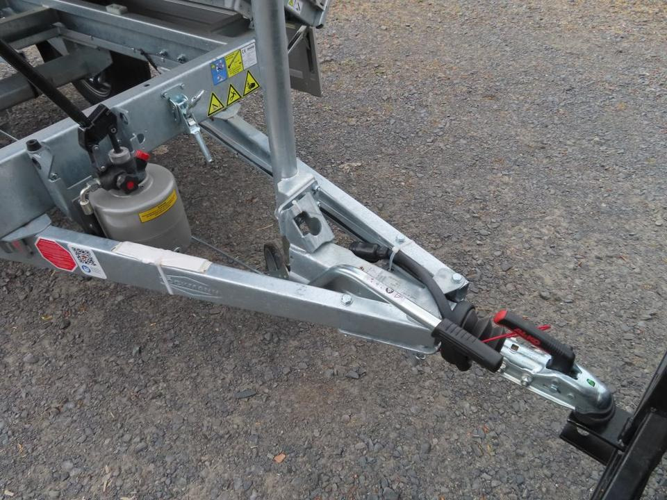 Самосвал ремарке Böckmann Dreiseitenkipper DK-AL 2516/18 Kipper PKW-Anhänger: снимка 6 Самосвал ремарке Böckmann Dreiseitenkipper DK-AL 2516/18 Kipper PKW-Anhänger: снимка 6