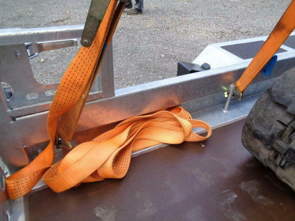 Böckmann, PKW-Anhänger, Baumaschinentransporter, 3,5 to. 100 km/h - Ремарке за строителна техника: снимка 5 Böckmann, PKW-Anhänger, Baumaschinentransporter, 3,5 to. 100 km/h - Ремарке за строителна техника: снимка 5
