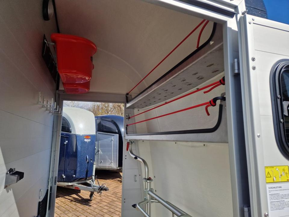 Böckmann Pferdeanhänger Big Portax WCF 100km/h Sattelraum - Ремарке за коне: снимка 5 Böckmann Pferdeanhänger Big Portax WCF 100km/h Sattelraum - Ремарке за коне: снимка 5