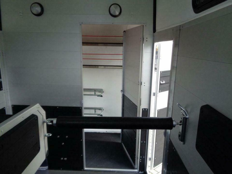 Böckmann Pferdeanhänger Big Portax WCF Videokamera - Ремарке за коне: снимка 3 Böckmann Pferdeanhänger Big Portax WCF Videokamera - Ремарке за коне: снимка 3